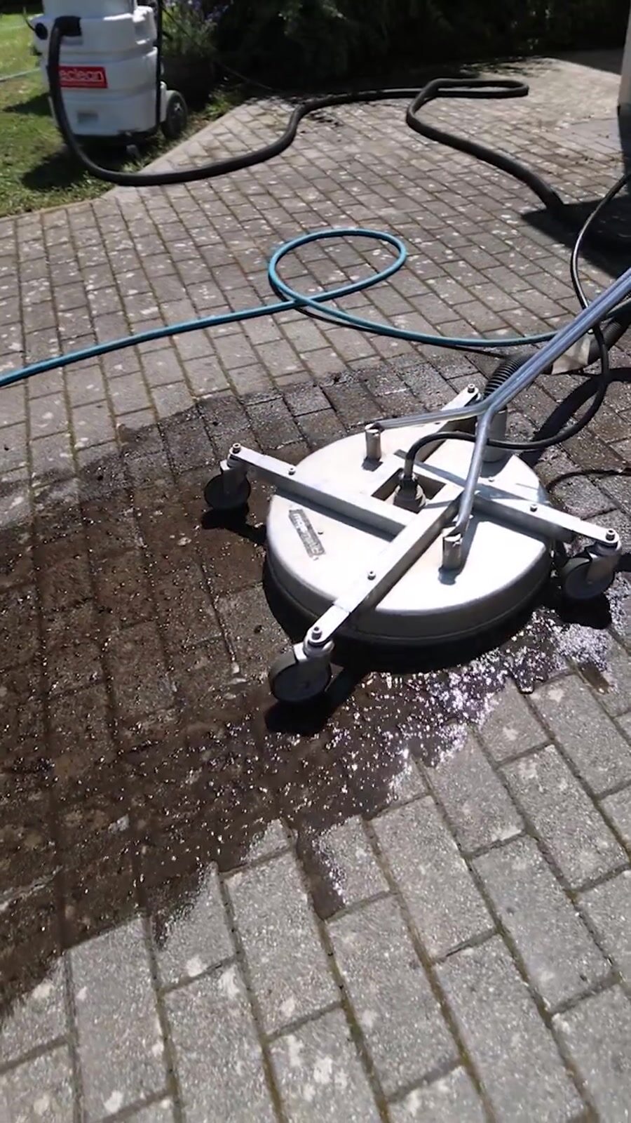 Nettoyage à l'eau chaude d'une terrasse Cleanix