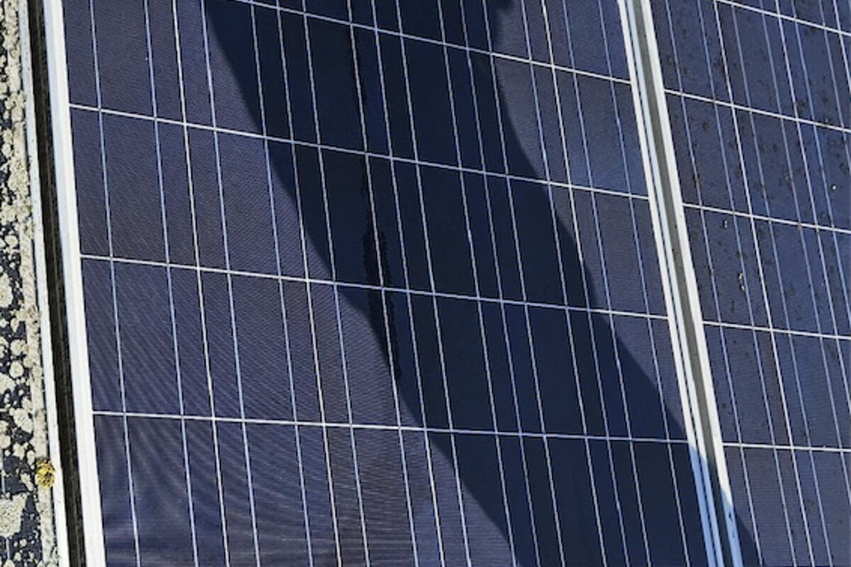 Panneaux solaires propres après nettoyage Cleanix
